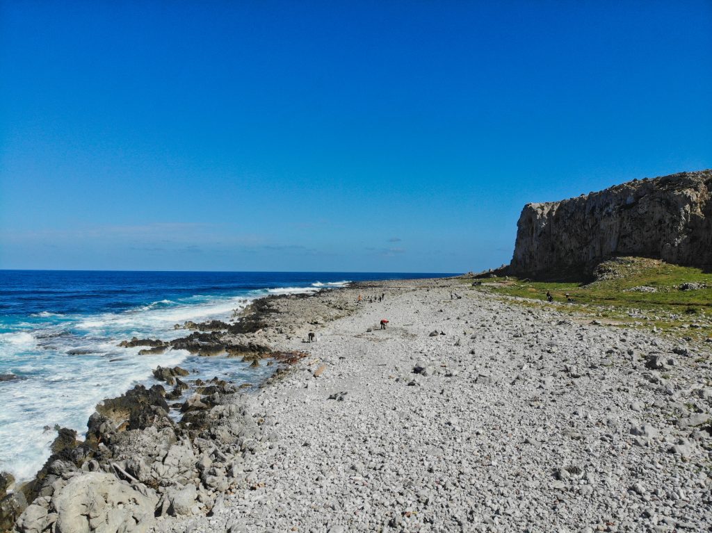 Pulizia della spiaggia di San  Vito lo Capo. Foto Riky Piana