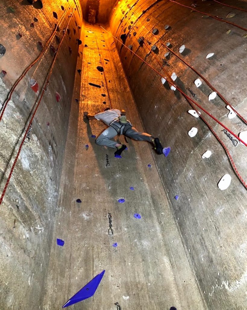 Arrampicare in un silo del grano. Foto @ Upper Limits - Bloomington FB
