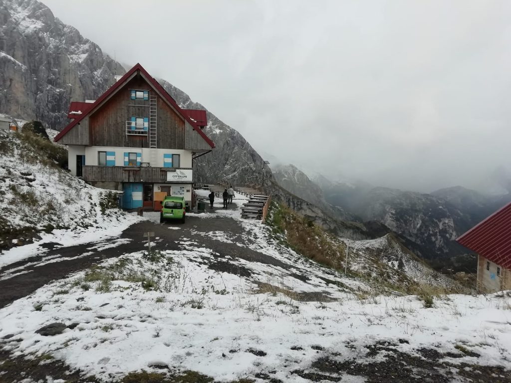 Foto FB @rifugio Marinelli ( 2122 m ) Alpi Carniche