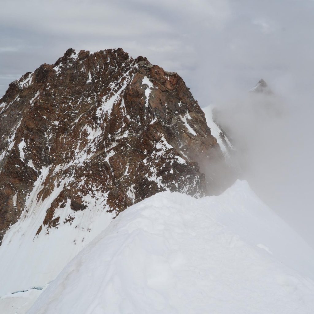Panorama innevato dalla Capanna - Foto FB Rifugi Monterosa