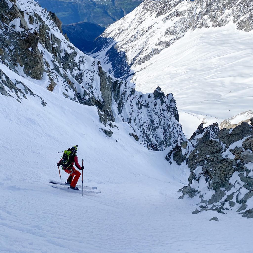 In discesa sul Bietschhorn - Foto FB Vivian Bruchez Steep Skier-Mountain Guide
