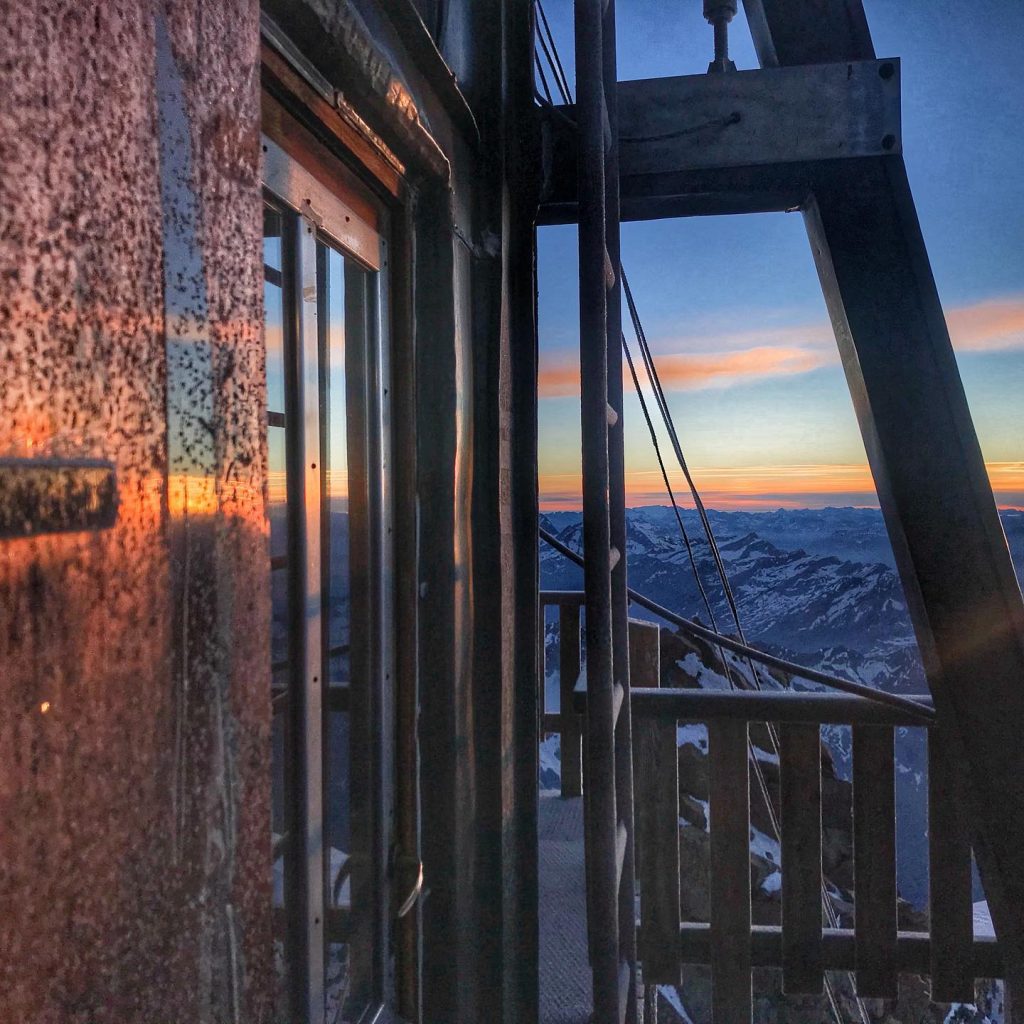 Alba alla Capanna - Foto FB Rifugi Monterosa