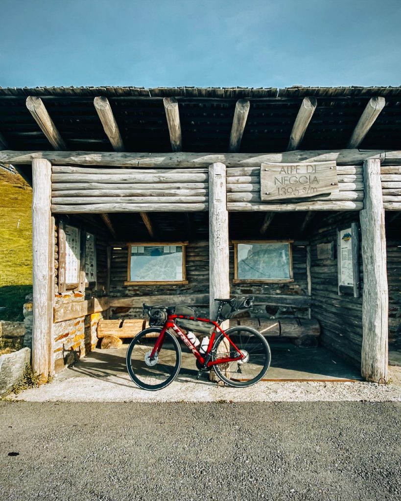 Francesco durante la traversata delle Alpi. Foto Facebook "Francesco Frank Lotta".
