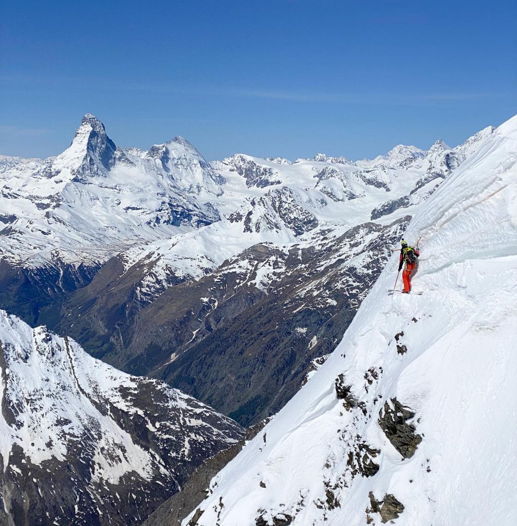 In discesa sul Täschhorn - Foto FB Vivian Bruchez Steep Skier-Mountain Guide
