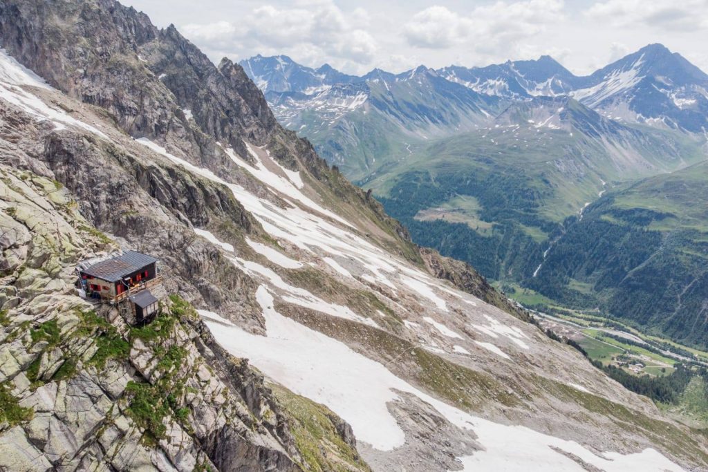 Foto FB Rifugio Boccalatte Piolti alle Grandes Jorasses