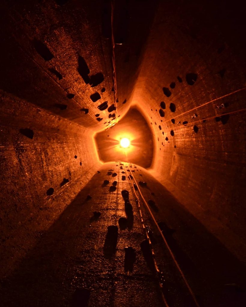 Arrampicare in un silo del grano. Foto @ Upper Limits - Bloomington FB