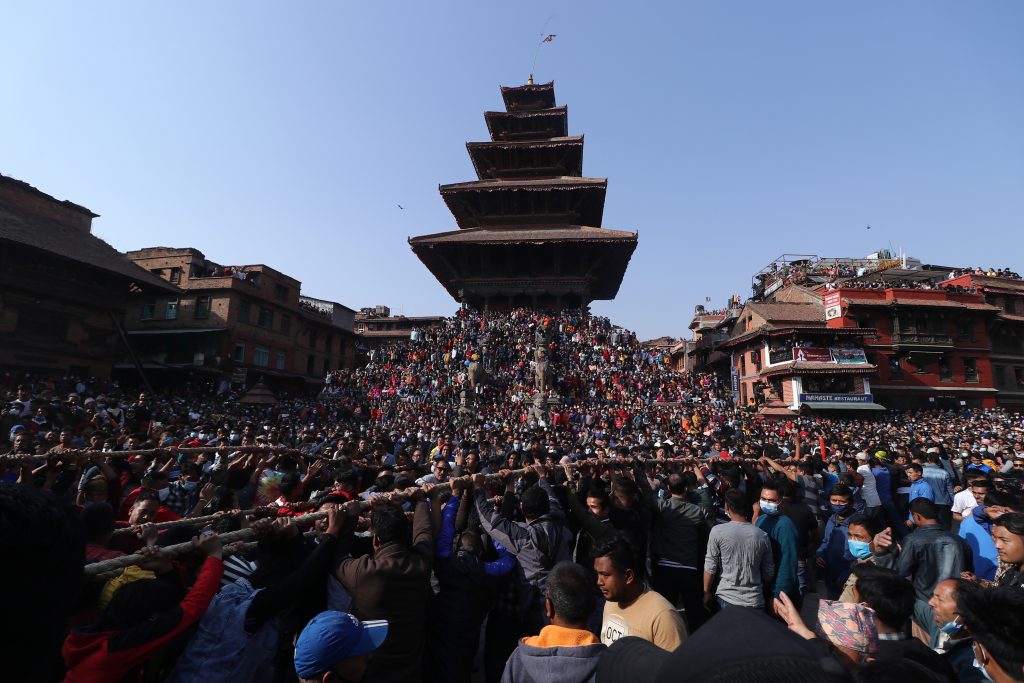 !0 aprile, Kathmandu, festa del Bisket Jatra. Foto @ ANSA - Aryan Dhimal/ZUMA Wire)