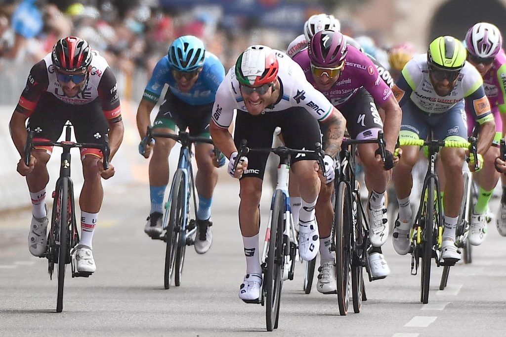 Un'immagine dall'edizione 2021 del Giro d'Italia. Foto ANSA/LUCA ZENNARO