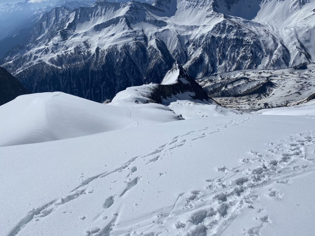 Prima discesa Canale del Quid Pluris. Foto Denis Trento.