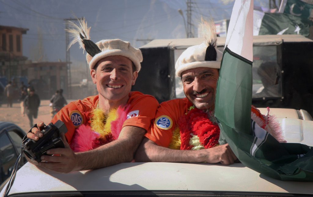 Alex Txikon e Ali Sadpara al rientro a Skardu