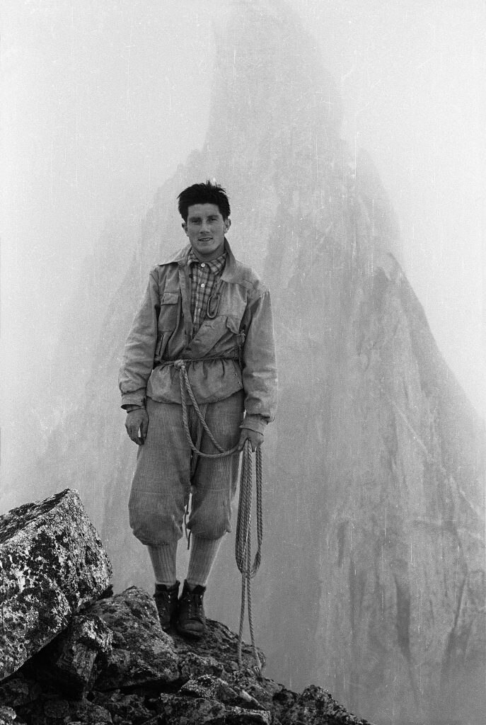 Bonatti durante la salita con Roberto Bignami al Torrione di Zocca, gruppo Masino-Bregaglia. Prima ascensione assoluta dello spigolo Est, 20 giugno 1953.
Foto di Roberto Bignami/Museo Nazionale della Montagna - CAI Torino