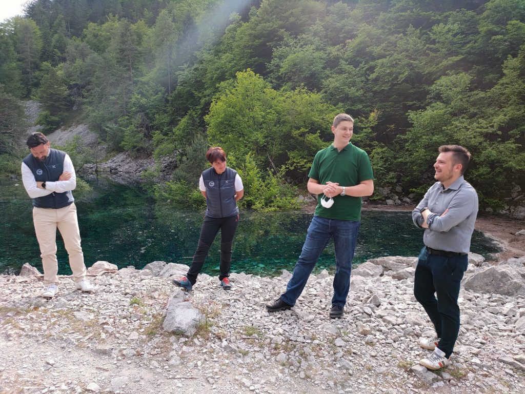 Taglio simbolico del nastro di avvio della stagione di mobilità sostenibile estiva - Foto FB Parco Naturale Adamello Brenta Geopark