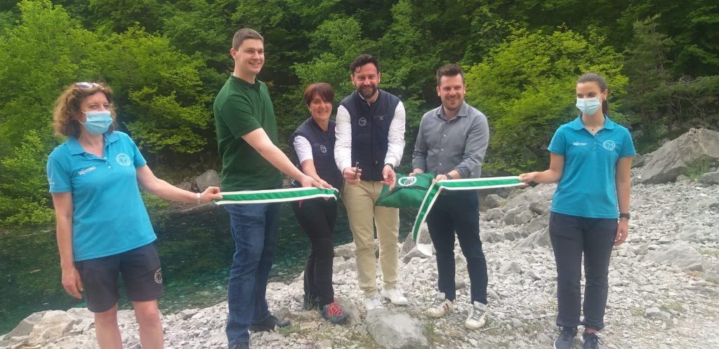 Taglio simbolico del nastro di avvio della stagione di mobilità sostenibile estiva - Foto FB Parco Naturale Adamello Brenta Geopark