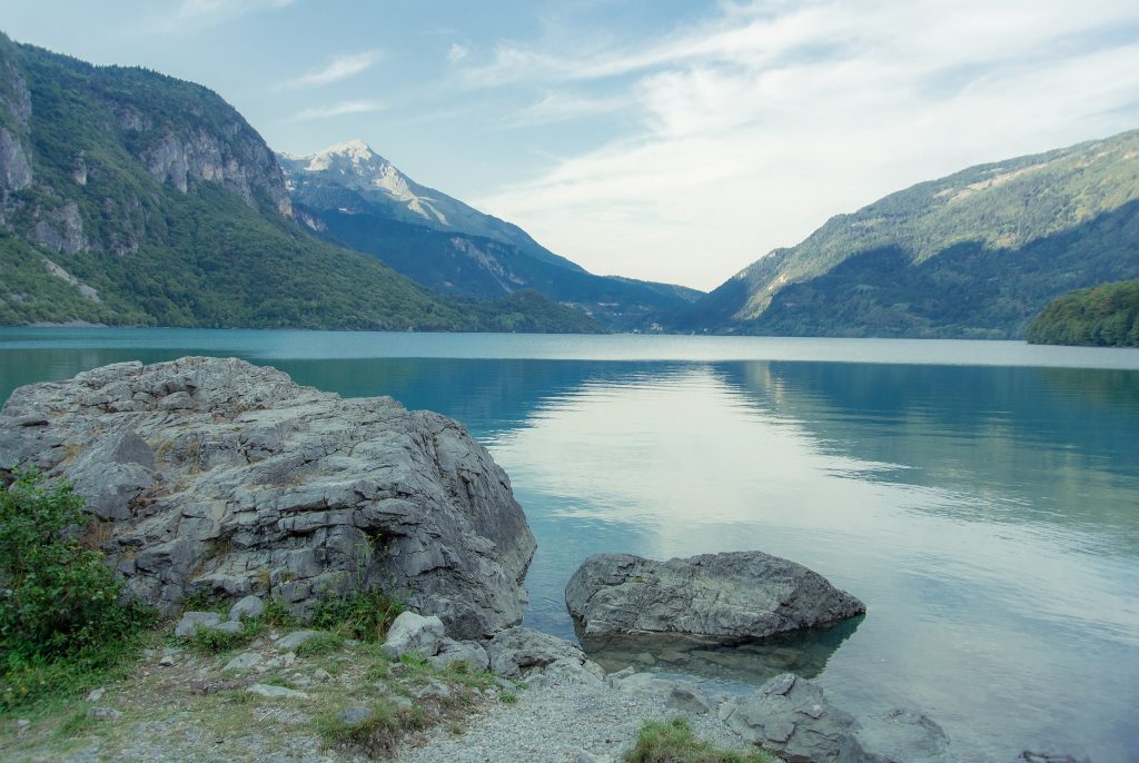 Lago di Molveno. Foto Wikimedia Commons @Italo Greco