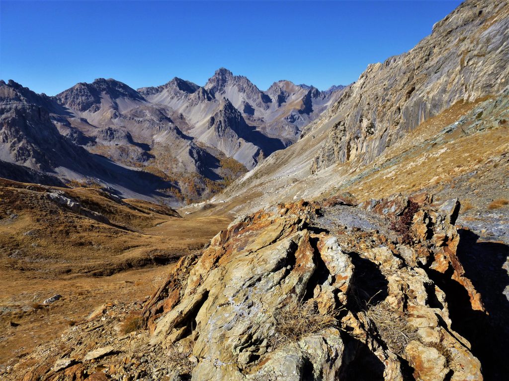 Colle della Gardetta, panorama sul sul vallone di Unerzio. Foto @ wikimedia commons 