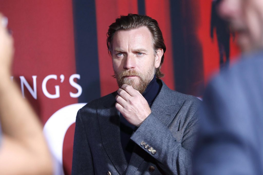 Ewan McGregor sul red carpet - Foto ANSA EPA/NINA PROMMER