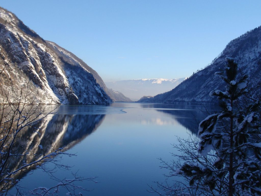 Inverno sul Lago del Mis - Foto Wikimedia Commons @Mil2707