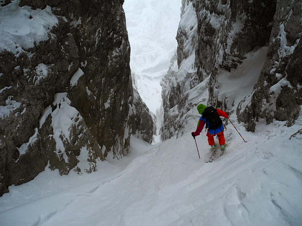 Discesa nel canale di Forca Berdo. Foto Leonardo Comelli