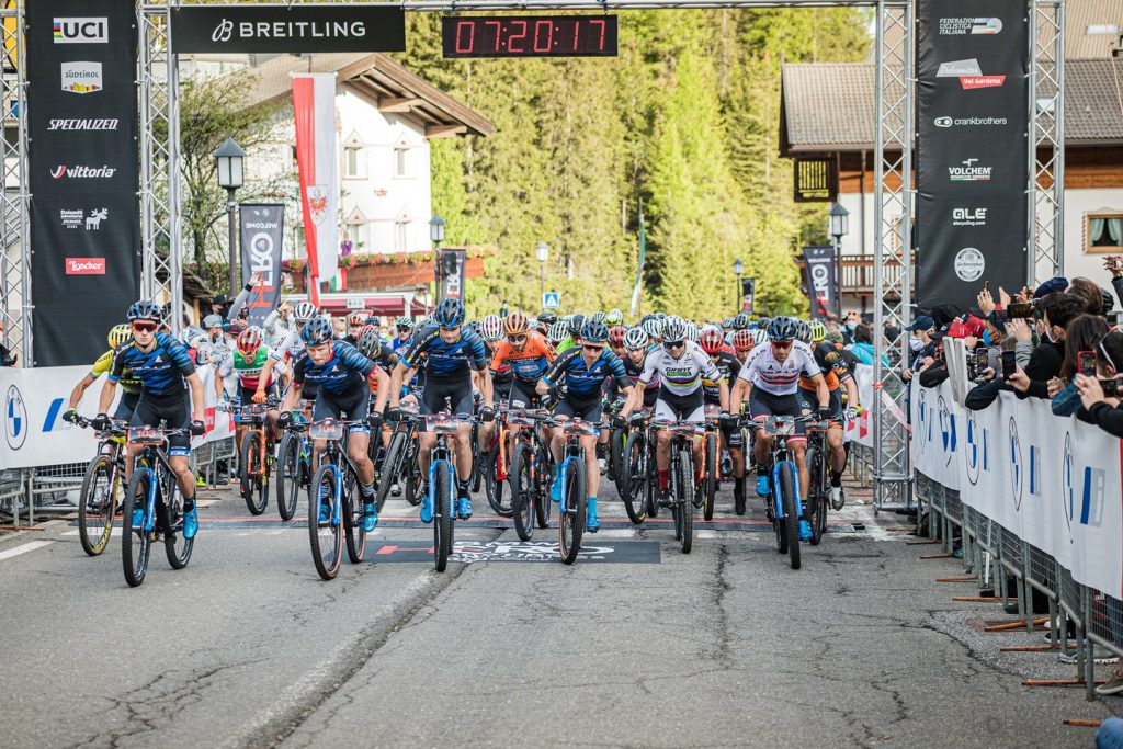 La partenza della BMW HERO Südtirol Dolomites. Foto BMW HERO Südtirol Dolomites