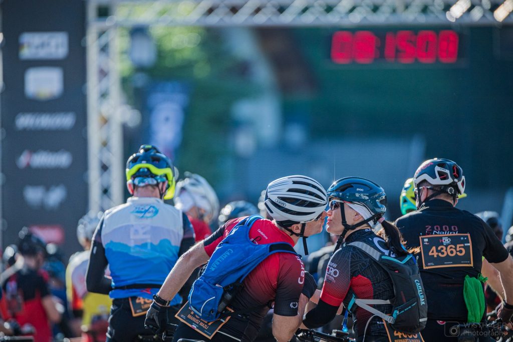 Oltre la gara. La partenza della BMW HERO Südtirol Dolomites. Foto BMW HERO Südtirol Dolomites