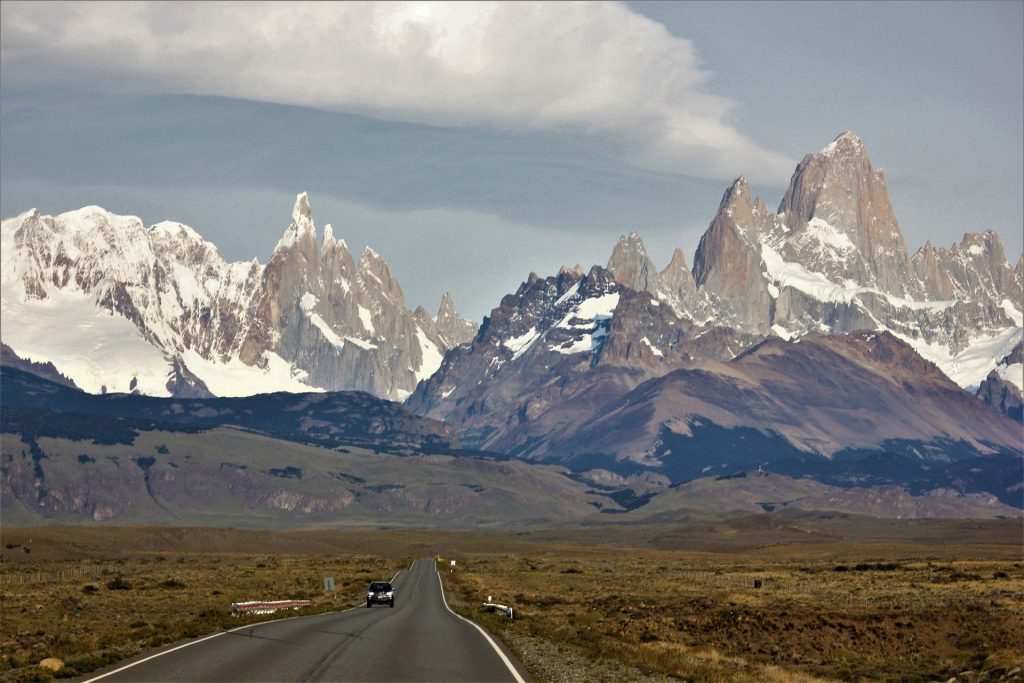 Cerro torre, a sinistra, e Fitz Roy, a destra.
