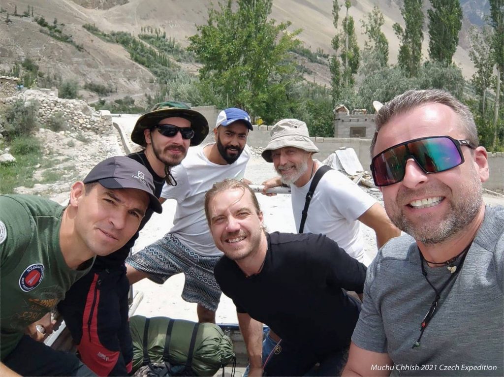 La squadra al Muchu Chhish