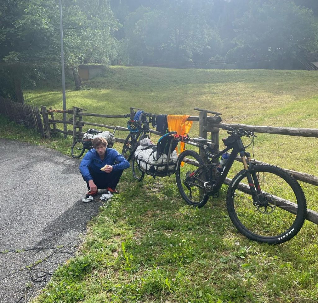 Philipp in un momento del viaggio. Foto Instagram Philipp Hans