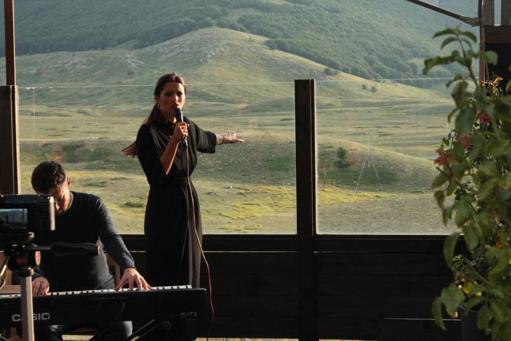 Spettacolo al Rifugio del Lupo - Piani di Pezza - Foto FB TiQ