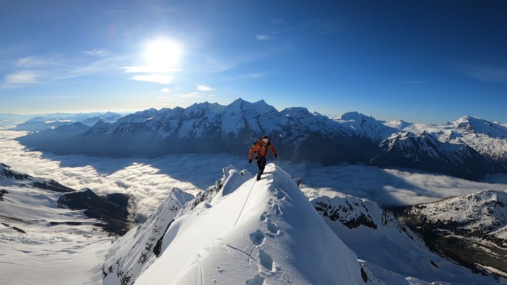 Lungo la cresta est del Weisshorn. Foto Perenzoni/Castanga