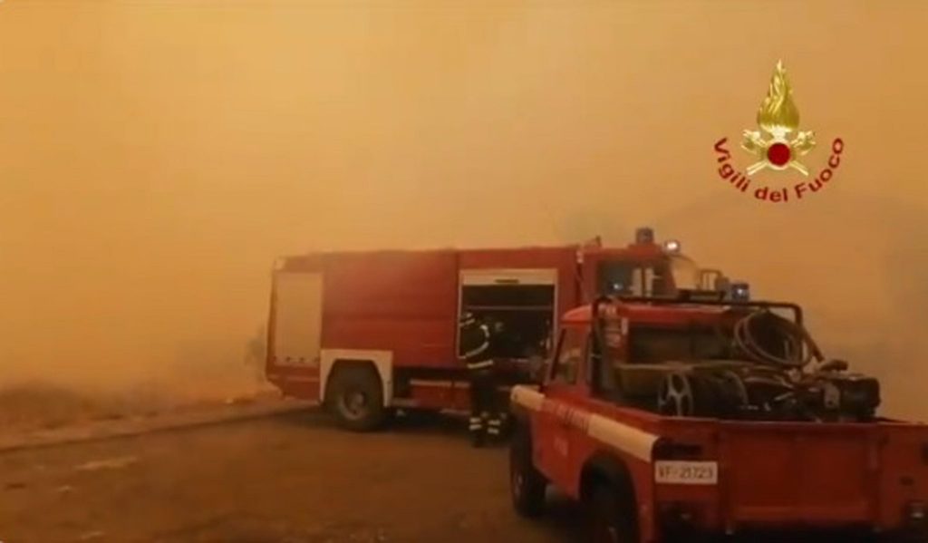 Roghi in Sardegna 
ANSA/ VIGILI DEL FUOCO