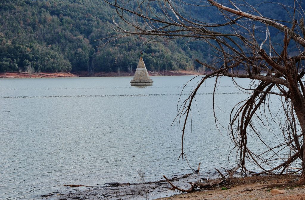 Lago di Vilanova de Sau - Foto Wikimedia Commons @Maria Rosa Ferre