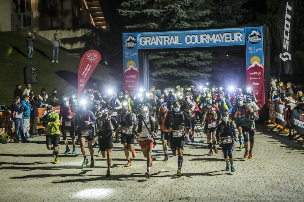 Alla partenza del Gran Trail di Courmayeur. Foto Stefano Jeantet