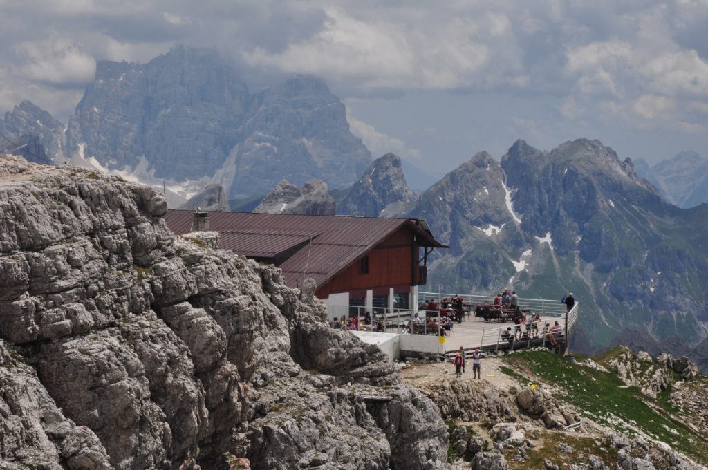 Il rifugio Lagazuoi e il Pelmo