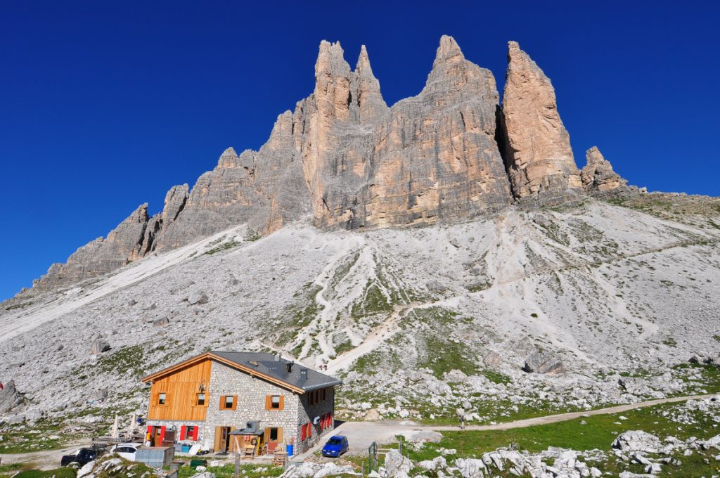 Il rifugio Lavaredo e la Cima Piccolissima