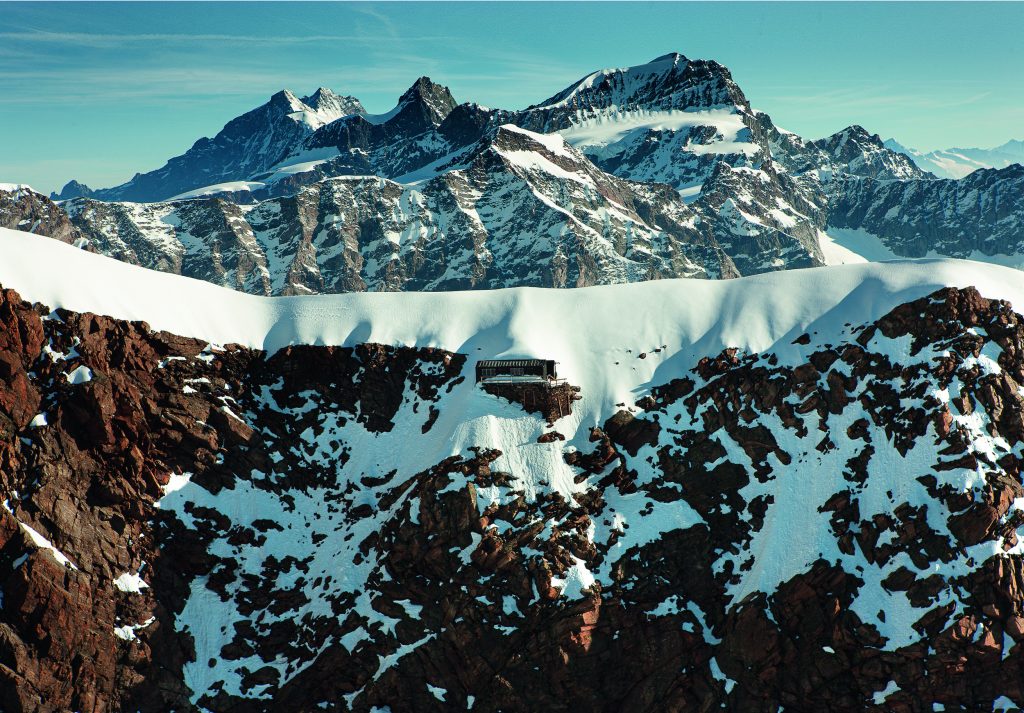 Bivacco rfsegotti alla base della Cresta Signal. Foto @  Davide Camisasca