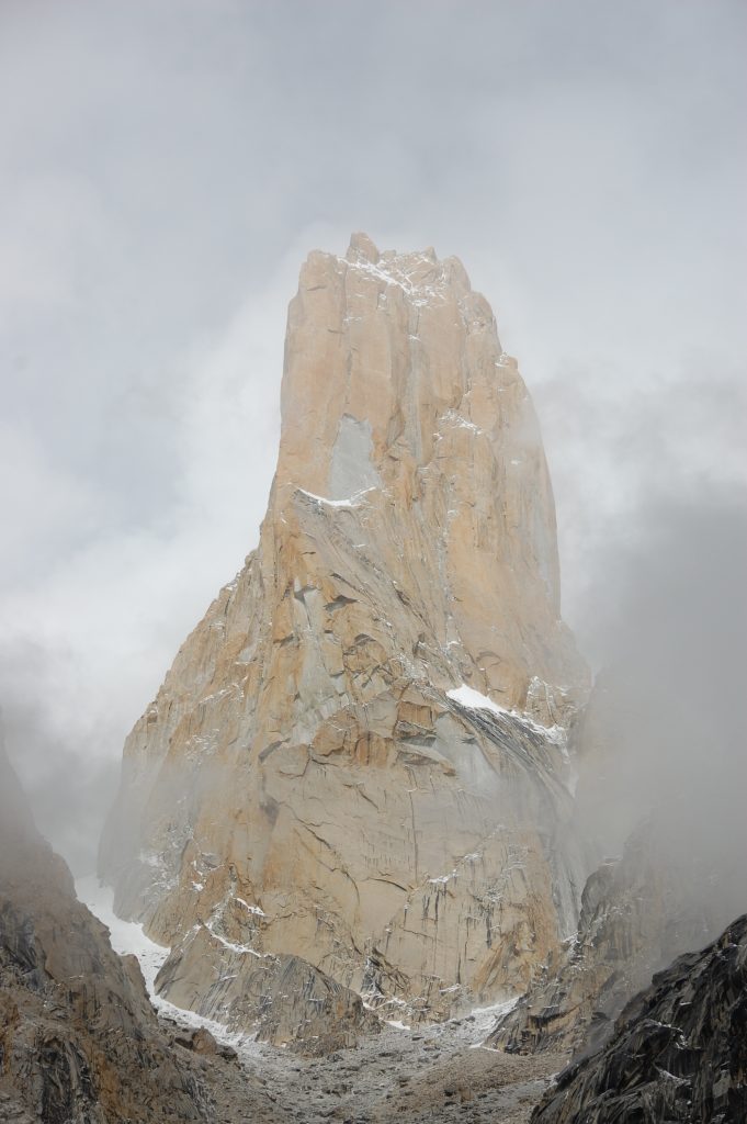 La parete ovest e sud della Nameless Tower, su cui sale Eternal Flame. Foto @ Wikipedia commons