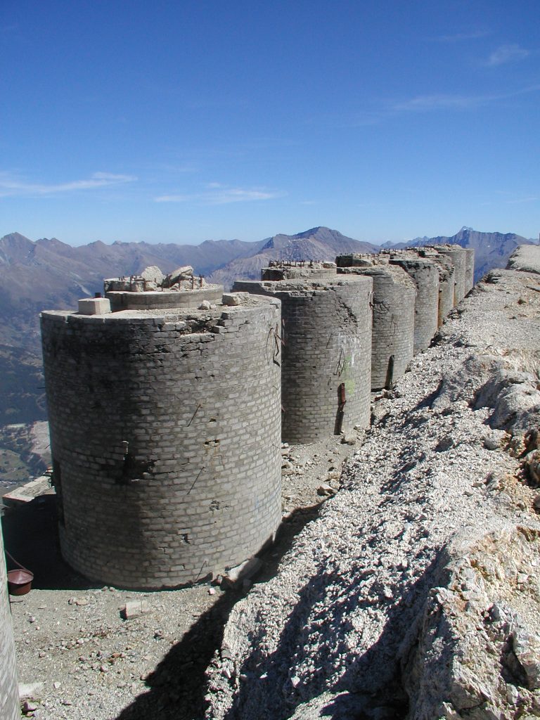 I resti della Batteria dello Chaberton. Foto Wikimedia Commons