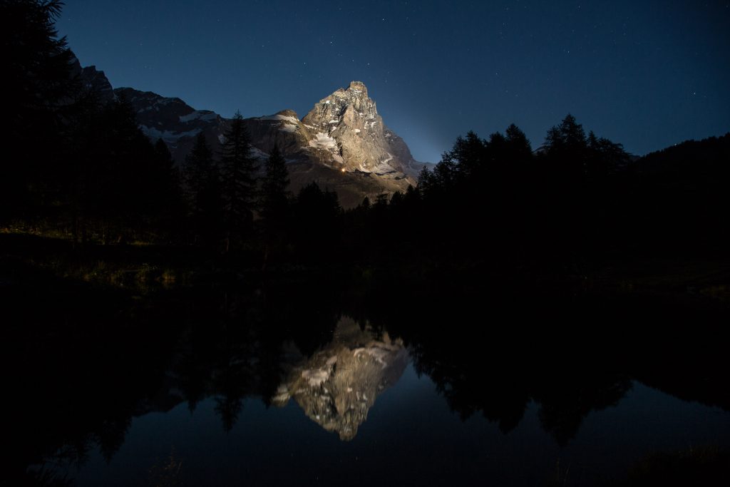 Il Cervino illuminato. Foto Enrico Romanzi.