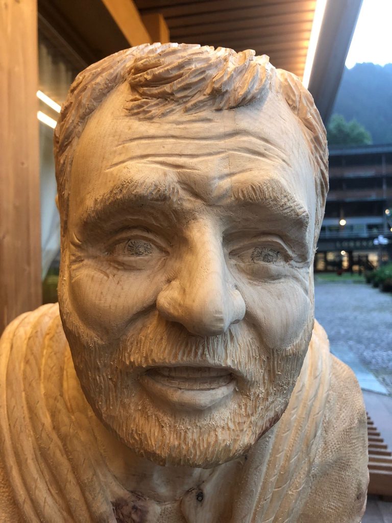 Dettaglio della panchina. Cesare Maestri. Foto @ Gian Maestri