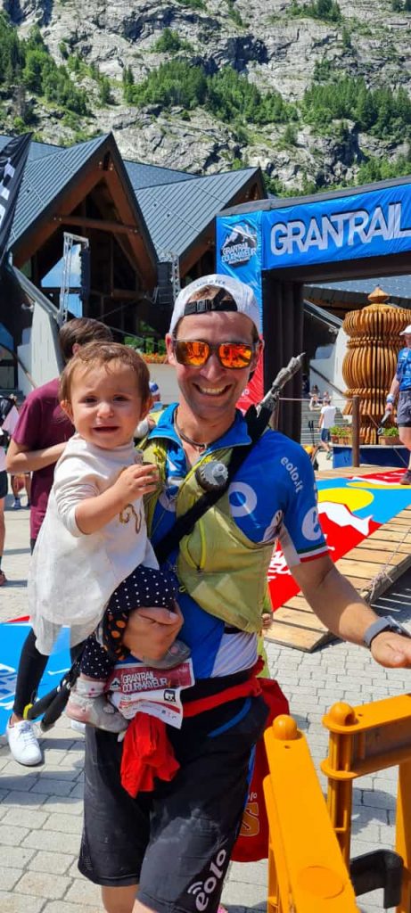 Andrea felice con la figlia. Foto archivio Andrea Macchi