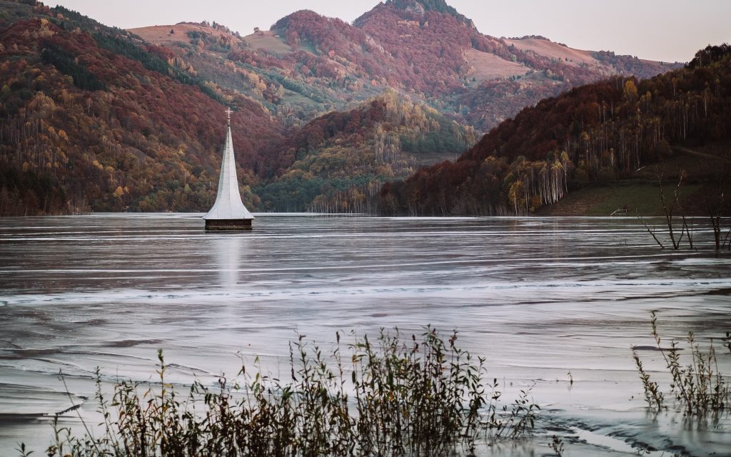 Geamana Lake - Foto Andreea Popa @Unsplash