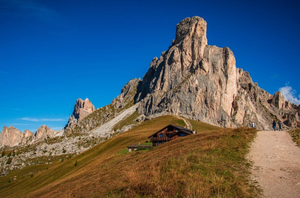 passo giau, hotel, dolomiti