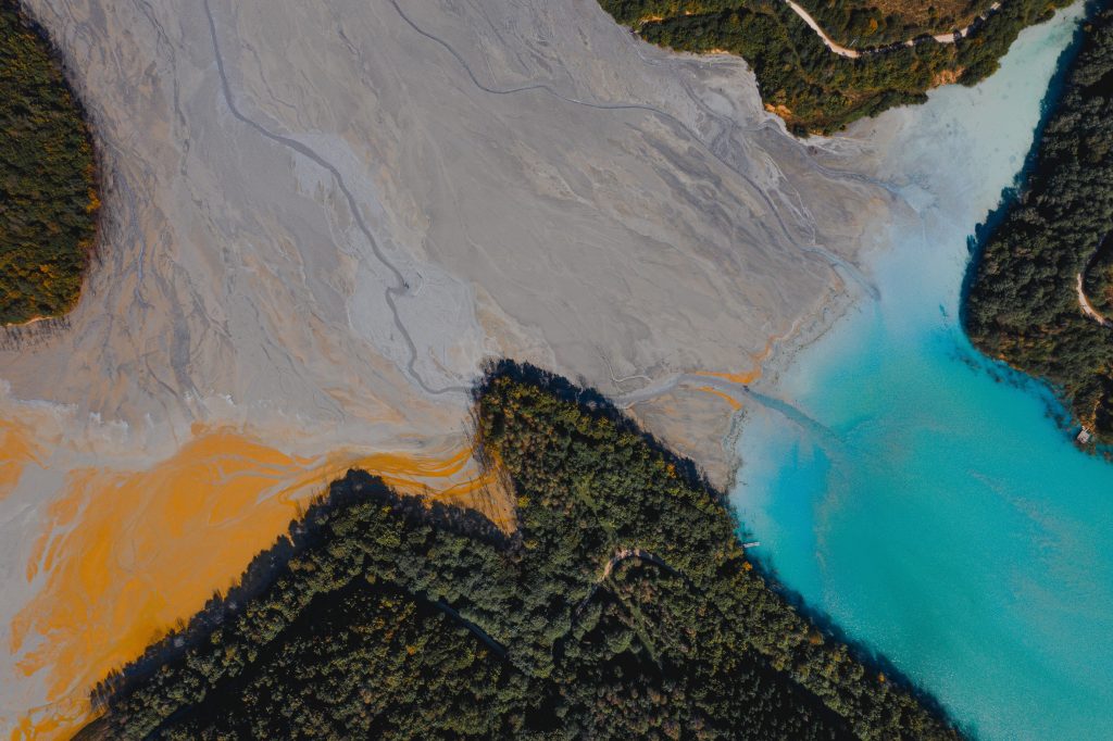 Le acque tossiche del lago Geamana - Foto Jaanus Jagomägi @Unsplash