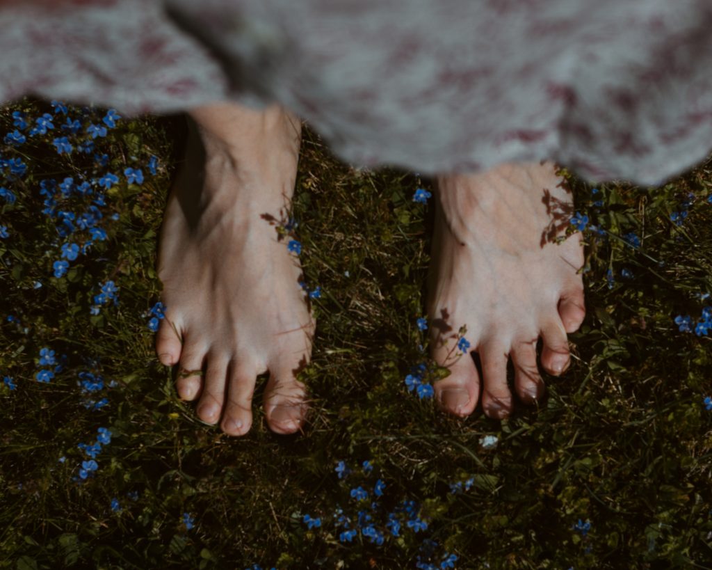 Barefoooting - Foto Merri J @Unsplash