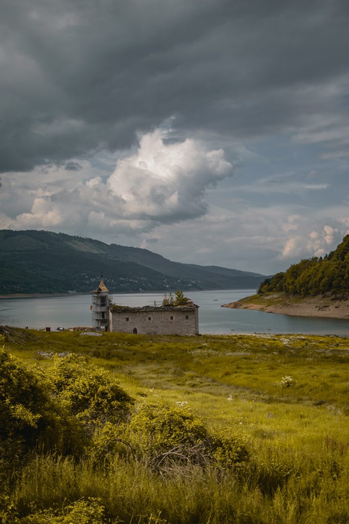 Lago di Mavrovo - Foto Nikola Mihajloski @Unsplash