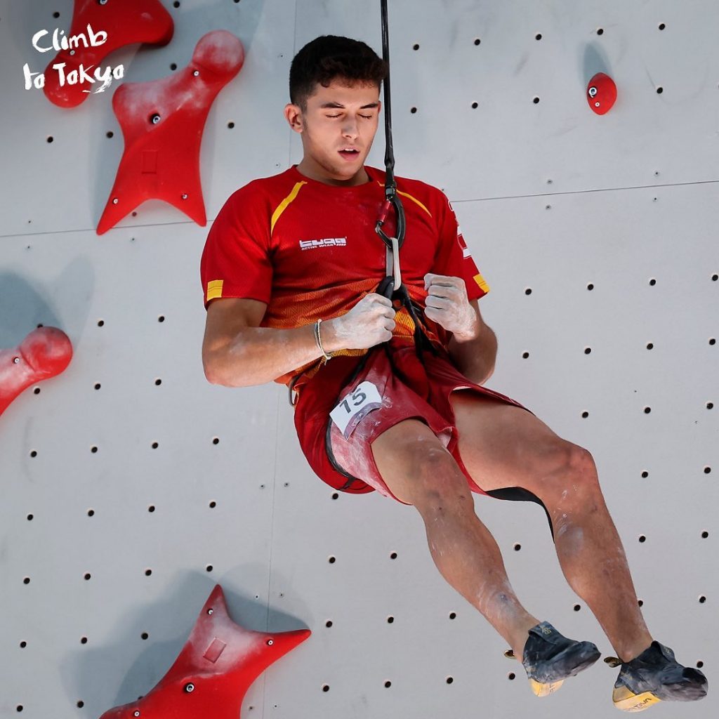 Alberto Gines LopeZ incredulo al termine della salita che lo conduce al primo posto della classifica - Foto Instagram IFSC