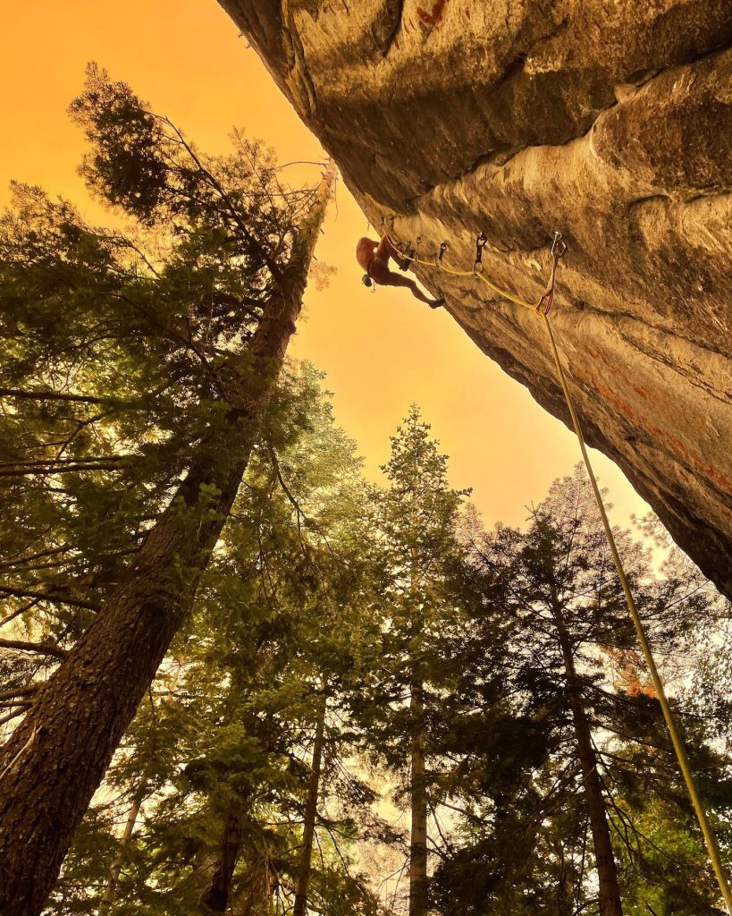 Alex Honnold tra i fuochi californiani - Foto FB Alex Honnold