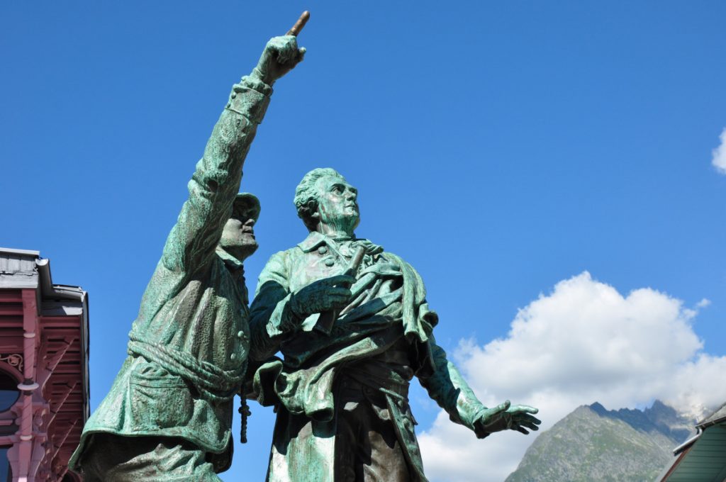 Chamonix, monumento a Balmat e De Saussure