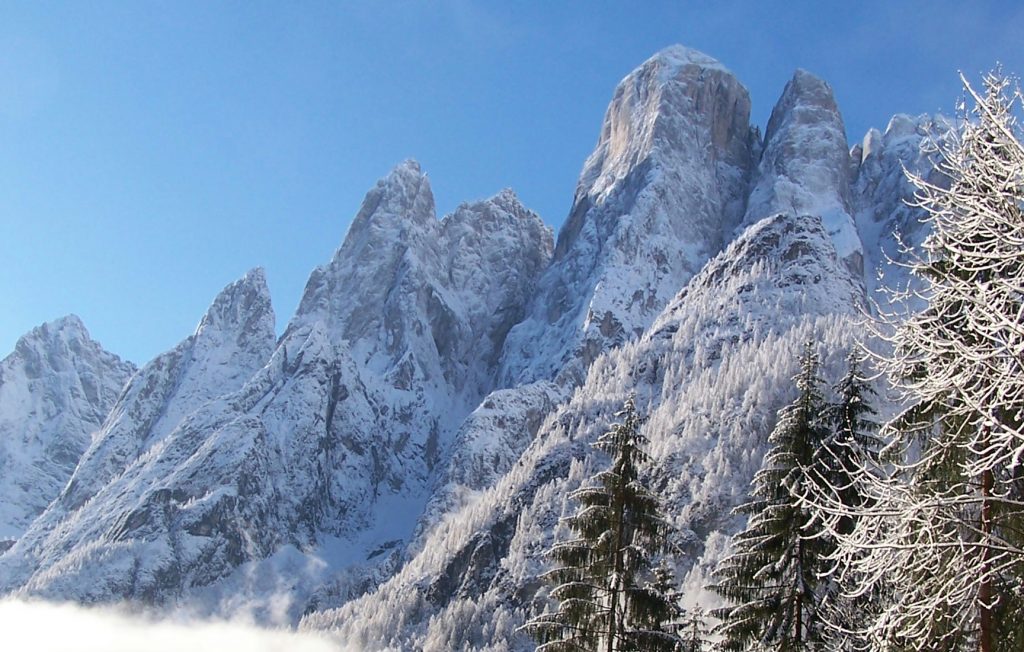 Lo spigolo nord dell'Agner in inverno. Foto wikimedia commons