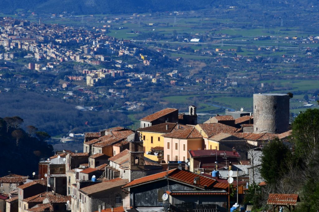 Sonnino e Priverno dal sentiero per la Cona e il confine
